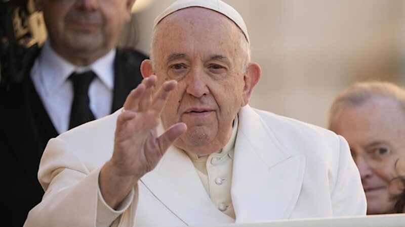 POPE FRANCIS IN RESERVED PROGNOSIS after PATHOLOGIES Typical of ADVERSE REACTIONS to VACCINES. First a Bilateral Pneumonia, then a Thrombocytopenia