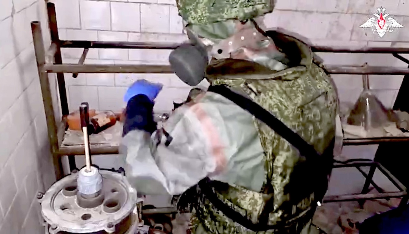 Esclusivo! LABORATORIO CHIMICO PER ARMI TOSSICHE TROVATO IN UCRAINA DAI RUSSI. Video Inquietante del Ministero della Difesa