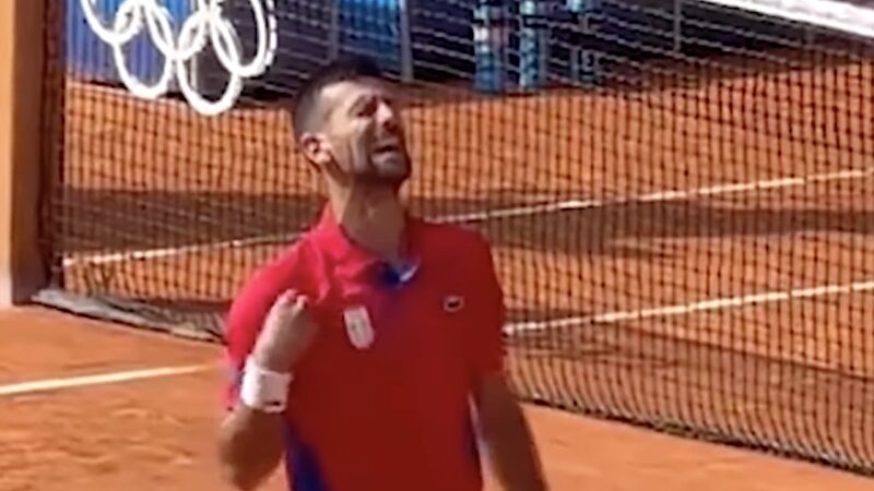 DJOKOVIC, CRISTIANO D’ORO DEL TENNIS OLIMPICO (video Segno Croce). E quello di Bronzo Musetti! Mitici Sportivi col Crocifisso in risposta ai Satanisti del Comitato Francese