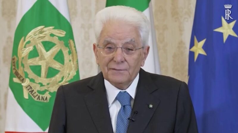 DEBITO PUBBLICO, PIGNORARE STIPENDIO DI MATTARELLA E VITALIZI DEI PARLAMENTARI. Ecco come Risanare l’Italia in pochi anni.