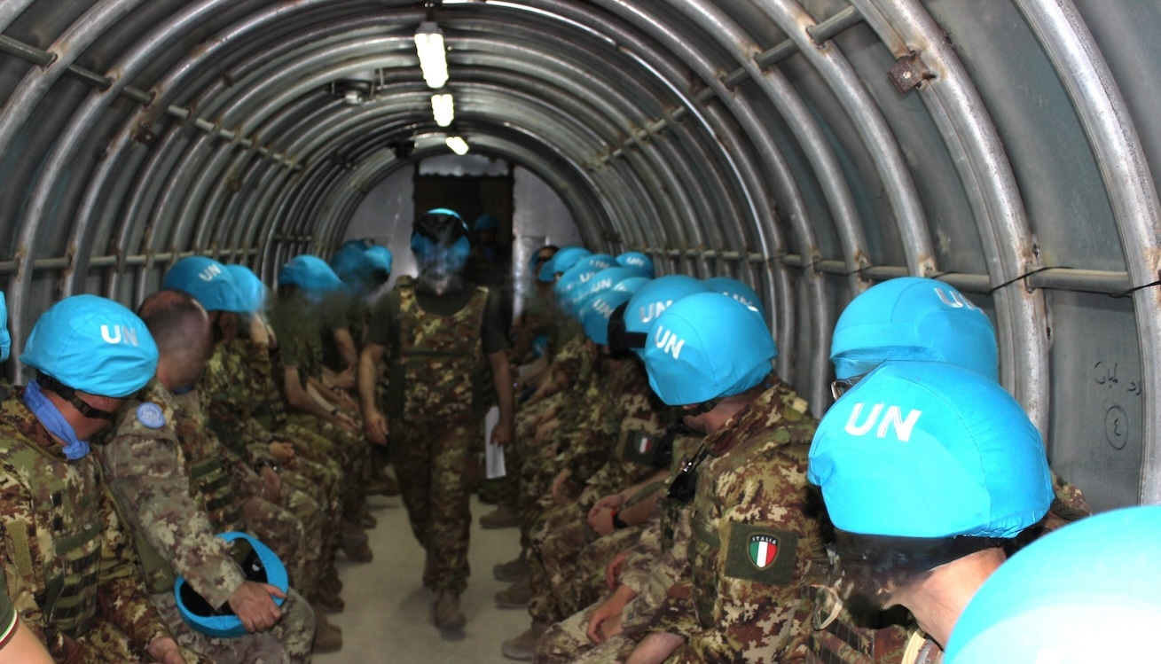 SOS LIBANO: SOLDATI ITALIANI NEI BUNKER A RISCHIO FAME. Cibo di Razioni K sta Finendo. Isolati dall’Assedio dei Tank Israeliani