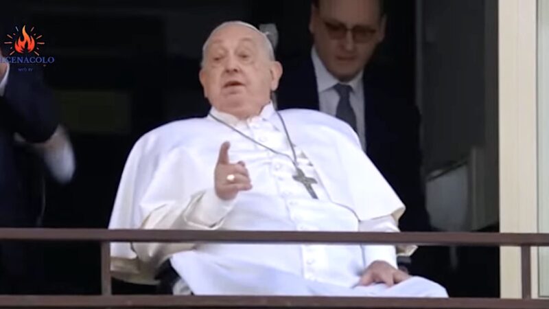 IL SALUTO DI PAPA FRANCESCO (video) prima di tornare in Vaticano. LE PREGHIERE DEI VERI CRISTIANI più Forti delle MALEDIZIONI di Blogger Diabolici e Giornalisti Massoni